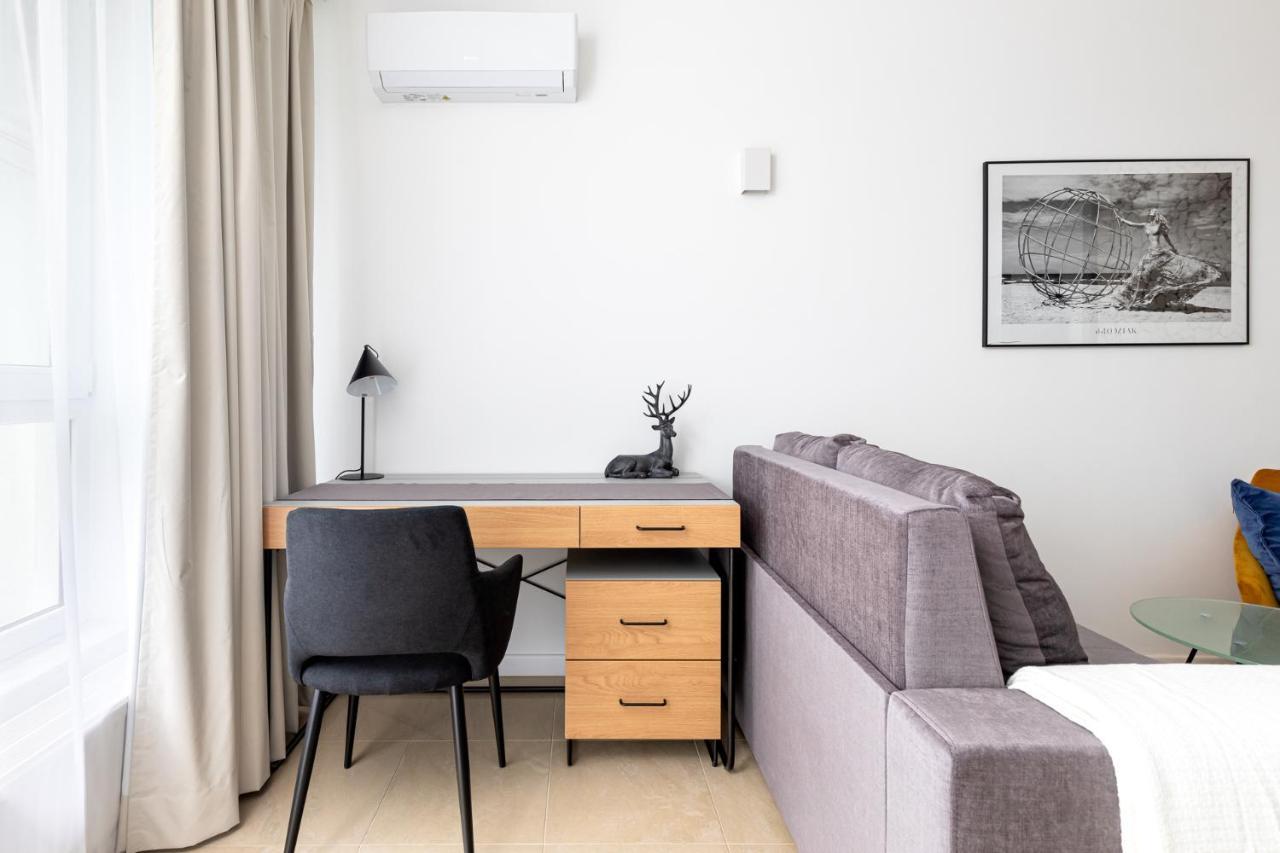 Sierpinskiego 1A - Studio With Balcony & Desk - Remote Work By Noclegi Renters Varšava Exteriér fotografie