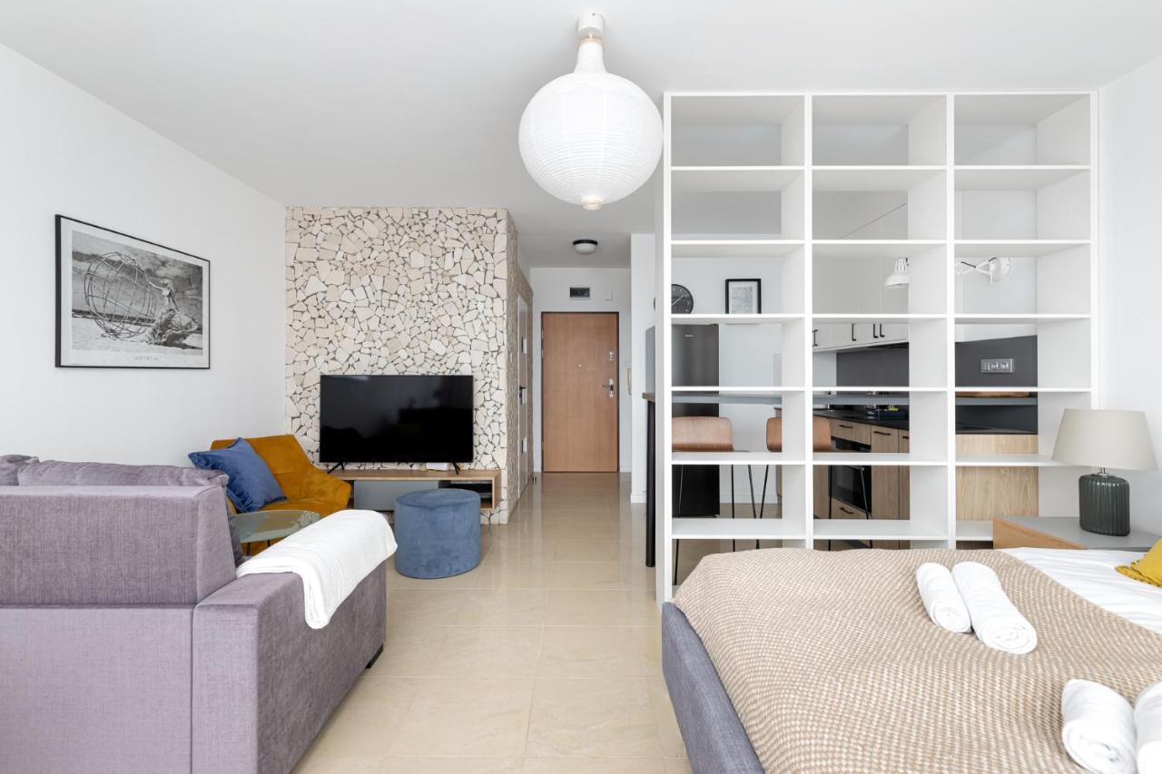Sierpinskiego 1A - Studio With Balcony & Desk - Remote Work By Noclegi Renters Varšava Exteriér fotografie